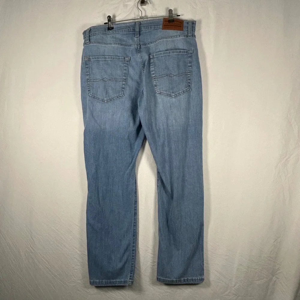 Lucky Brand Jeans Mens 32x30 Light Blue Wash Straight Leg Classic Denim Pants